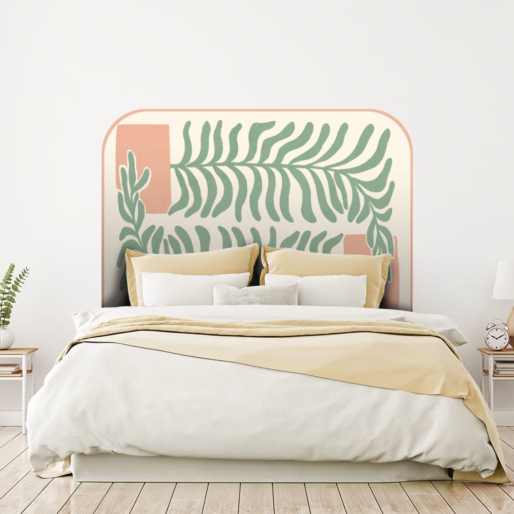 Tête de lit en papier peint à motif feuilles dans une chambre