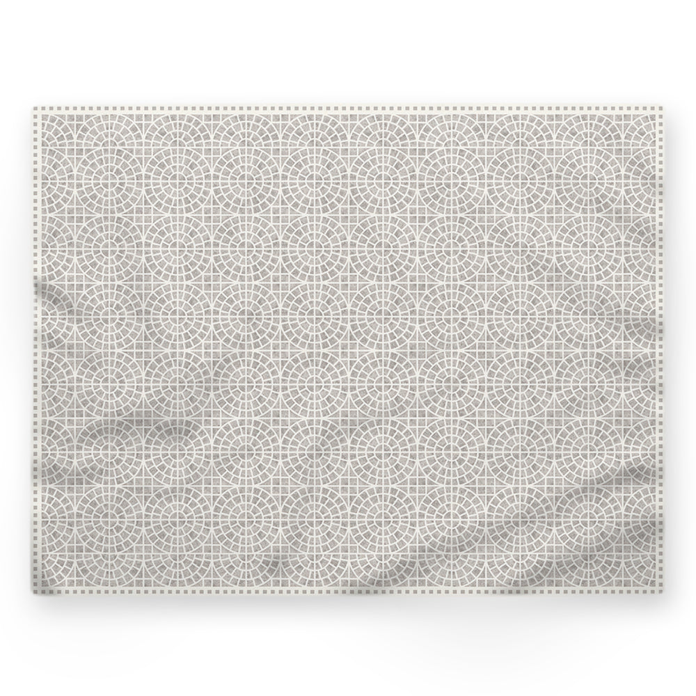 Nappe motifs géométriques – Gris / argent – 140×220 cm