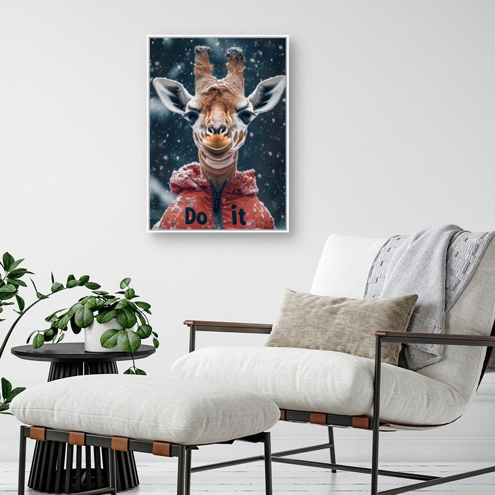Toile "Girafe enneigée comique"