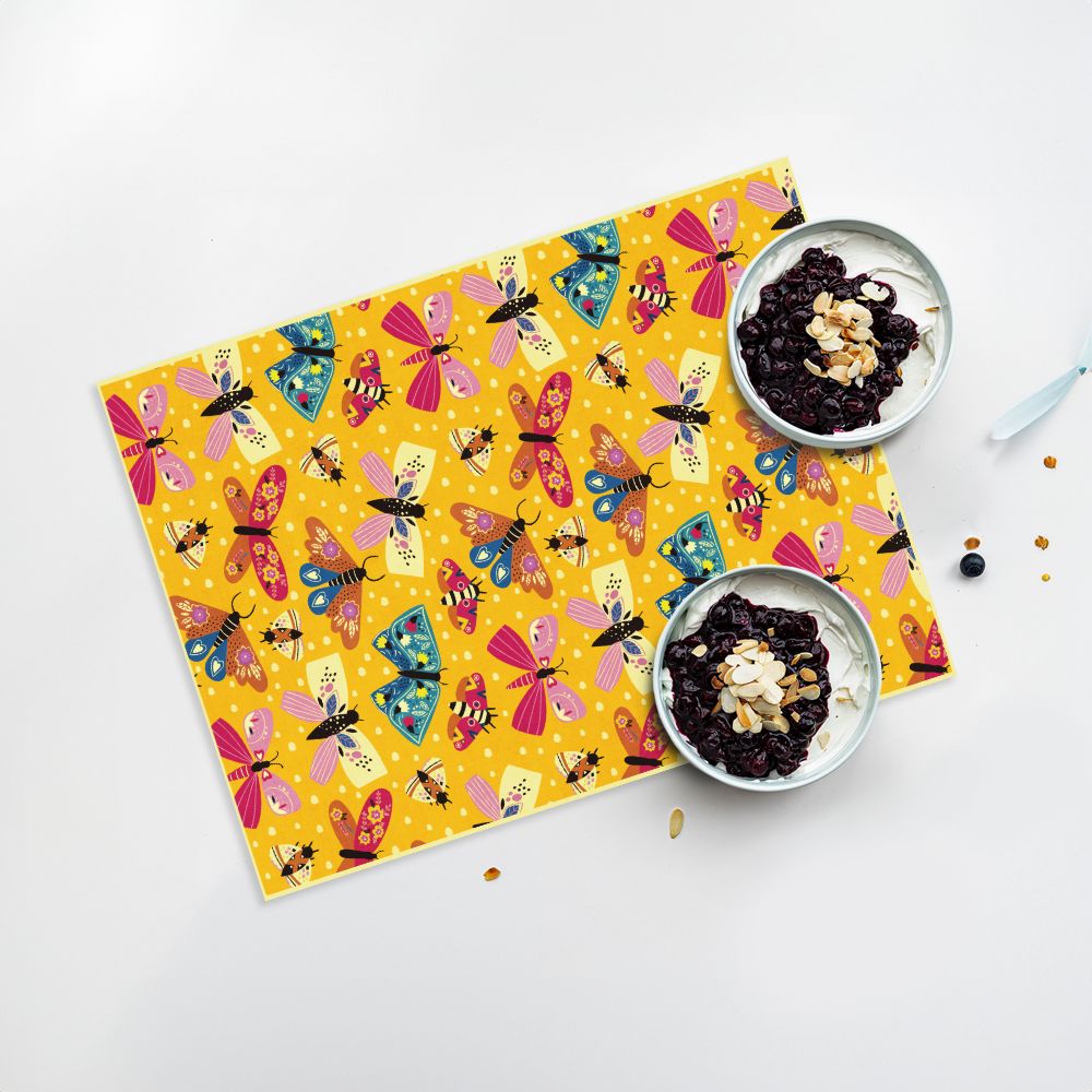 Lot de 4 sets de table en vinyle / Motif de papillons colorés